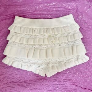 edikted lindsay white ruffle knit shorts (xs/s)